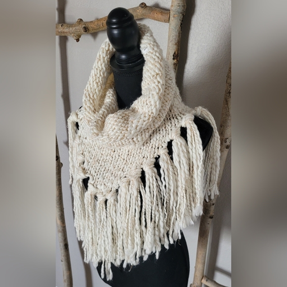 Infinity Fringe Scarf - Picture 7 of 8